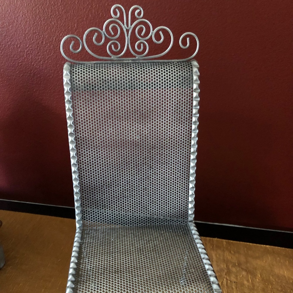 Princess chair earring holder
